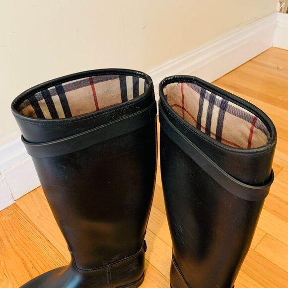 Burberry Tall Black Equestrian Style Rain Boot -- Size 39 US size 9 - Picture 2 of 15
